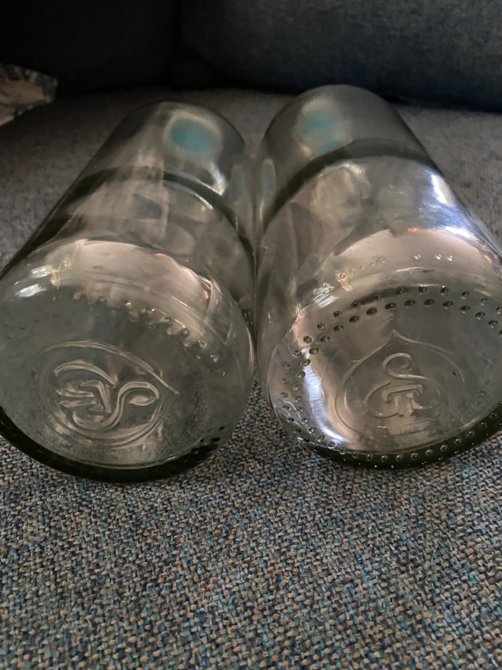 💧Two 48 oz. Large Thick Glass Jugs Screw on Plastic Cap Water Storage Home Brew - Picture 9 of 11